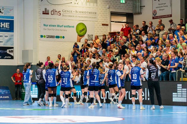 Team HSG Blomberg Lippe celebrating after 35 24 victory GER, HSG Blomberg Lippe vs Thueringer HC, Handball, 1 Bundesliga Women, Play Offs, Semifinal, Game 3, 09 05 2026 GER, HSG Blomberg Lippe vs Thueringer HC, Handball, 1 Bundesliga Women, Play Offs, Semifinal, Game 3, 09 05 2026 Blomberg Copyright: xEibner-Pressefoto JanxRollingerx EP_JSK
