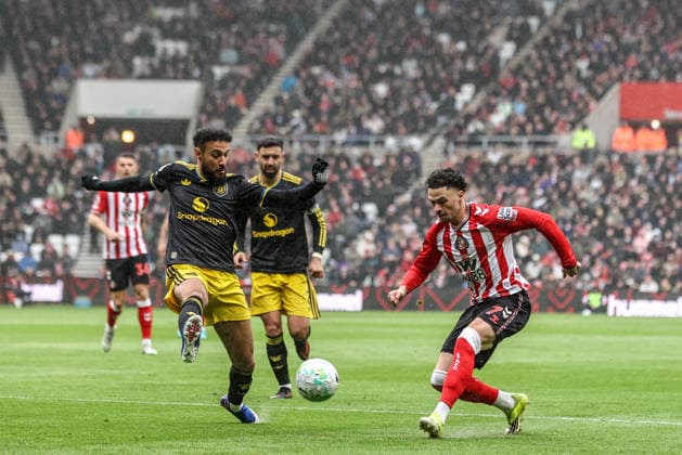 Sunderland v Manchester United, ManU - Premier League Chemsdine Talbi of Sunderland crosses the ball during the Premier League match between Sunderland and Manchester United at Stadium Of Light in Sunderland, United Kingdom, on May 9, 2026. Sunderland Tyne and Wear United Kingdom  Copyright: xNewsxImagesx originalFilename:cosgrove-premierl260509_npnZv.jpg