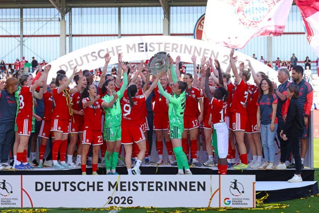 Football, Women, Google Pixel Womens Bundesliga, Matchday 25, Season 2025 2026, FC Bayern Munich Eintracht Frankfurt, Campus The championship celebration after the game, here the FC Bayern Munich Womens team, cheering with the championship trophy on the podium