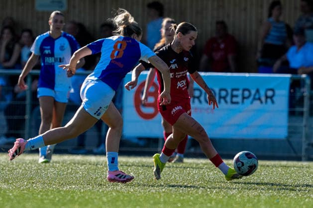 Switzerland AXA Womens Super League 2025 26, FC Aarau Women vs GC Womens Football Sportanlage Schachen, Aarau Vanesa Hoti 8 FC Aarau in duel with Ella Ljustina 8 Grasshoppers Copyright: xKjetilxWaberx