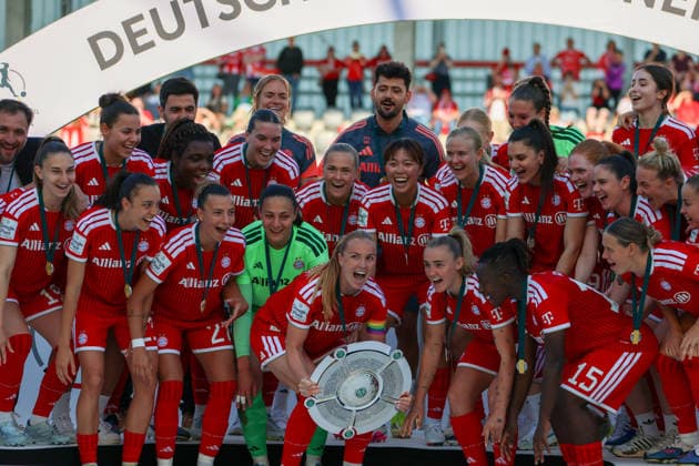 Munich, Germany 09 May 2026 1 Womens Bundesliga 25 Matchday FC Bayern Munich vs Eintracht Frankfurt In the picture The players of FC Bayern at their German championship celebration with the championship trophy at the last home game in the 2025 season 26 Copyright: HMBxMedia MadeleinexFantini