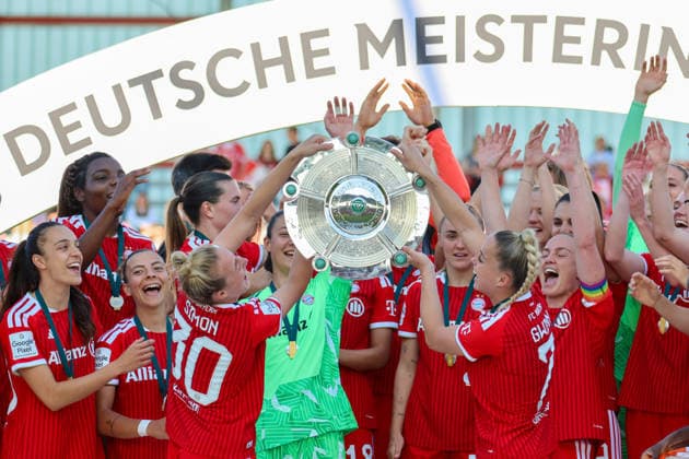 Munich, Germany 09 May 2026 1 Womens Bundesliga 25 Matchday FC Bayern Munich vs Eintracht Frankfurt In the picture The players of FC Bayern at their German championship celebration with the championship trophy at the last home game in the 2025 season 26 Copyright: HMBxMedia MadeleinexFantini