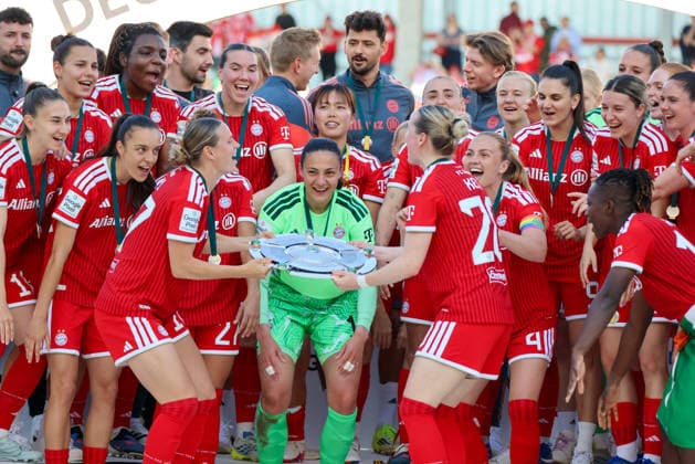 Munich, Germany 09 May 2026 1 Womens Bundesliga 25 Matchday FC Bayern Munich vs Eintracht Frankfurt In the picture The players of FC Bayern at their German championship celebration with the championship trophy at the last home game in the 2025 season 26 Copyright: HMBxMedia MadeleinexFantini
