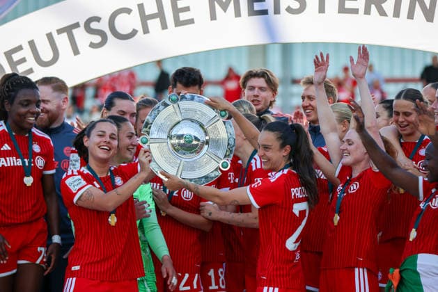 Munich, Germany 09 May 2026 1 Womens Bundesliga 25 Matchday FC Bayern Munich vs Eintracht Frankfurt In the picture Lena Oberdorf FCB and Natalia Padilla Bidas FCB , center, with the championship trophy at the celebration of the German Football Championship 2026 Copyright: HMBxMedia MadeleinexFantini