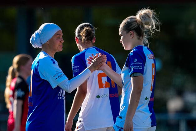 Switzerland AXA Women s Super League 2025 26, FC Aarau Women vs GC Women s Football Sportanlage Schachen, Aarau Imane Touriss 20 Grasshoppers with Ella Ljustina 8 Grasshoppers after the match Copyright: xKjetilxWaberx