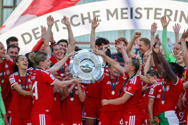 Munich, Germany 09 May 2026 1 Womens Bundesliga 25 Matchday FC Bayern Munich vs Eintracht Frankfurt In the picture The players of FC Bayern at their German championship celebration with the championship trophy at the last home game in the 2025 season 26 Copyright: HMBxMedia MadeleinexFantini
