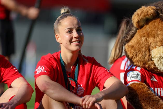 Munich, Germany 09 May 2026 1 Womens Bundesliga 25 Matchday FC Bayern Munich vs Eintracht Frankfurt In the picture Giulia Gwinn FCB at the championship celebration Copyright: HMBxMedia MadeleinexFantini