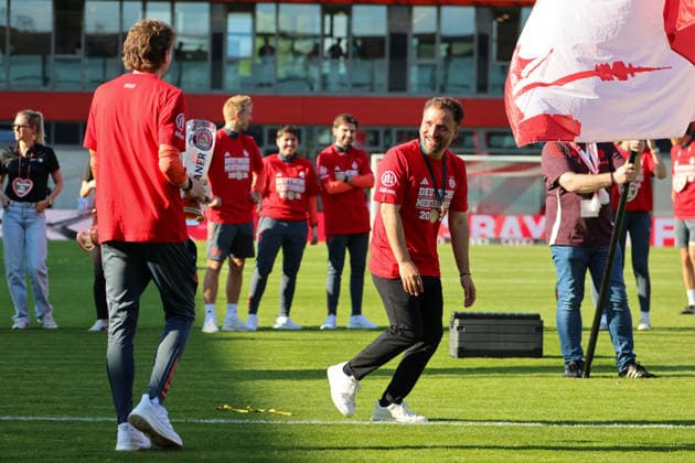 Munich, Germany 09 May 2026 1 Womens Bundesliga 25 Matchday FC Bayern Munich vs Eintracht Frankfurt In the picture from left the second head coach Jose Barcala FCB at the championship celebration in Munich Copyright: HMBxMedia MadeleinexFantini