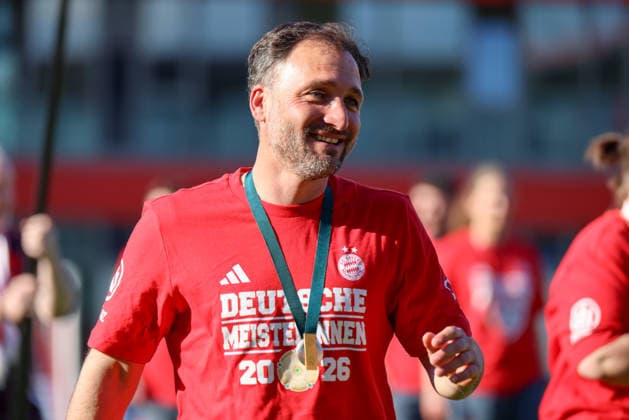 Munich, Germany 09 May 2026 1 Womens Bundesliga 25 Matchday FC Bayern Munich vs Eintracht Frankfurt In the picture from left the second head coach Jose Barcala FCB at the championship celebration in Munich Copyright: HMBxMedia MadeleinexFantini