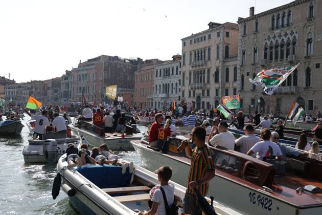 Venezia FC Celebrates Promotion To Serie A Venezia FC and its fans celebrate after winning the Serie BKT championship and securing promotion to Serie A in Venezia, Italy, on May 9, 2026. Venezia Italy Italy  Copyright: xMattiaxRadonix originalFilename:radoni-venezias260509_npmFD.jpg