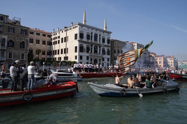 Venezia FC Celebrates Promotion To Serie A Venezia FC and its fans celebrate after winning the Serie BKT championship and securing promotion to Serie A in Venezia, Italy, on May 9, 2026. Venezia Italy Italy  Copyright: xMattiaxRadonix originalFilename:radoni-venezias260509_npsSR.jpg