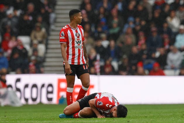 Sunderland v Manchester United, ManU Premier League Omar Alderete of Sunderland goes to ground with an injury during the Sunderland v Manchester United Premier League match at the Stadium of Light, Sunderland, England on 9 May 2026 Credit: Craig Cowan Every Second Media Editorial use only. All images are copyright Every Second Media Limited. No images may be reproduced without prior permission. All rights reserved. Premier League and Football League images are subject to licensing agreements with Football DataCo Limited. see https: www.football-dataco.com Copyright: xIMAGO EveryxSecondxMediax ESM-1983-0089 CraigxCowanx xEveryxSecondxMediax