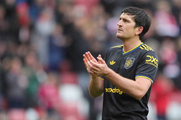 Sunderland v Manchester United, ManU Premier League Harry Maguire of Manchester United applauds the fans during the Premier League match between Sunderland and Manchester United at the Stadium Of Light, Sunderland, UK on 9 May 2026. Sunderland Stadium Of Light Tyne and Wear UK Editorial use only DataCo restrictions apply See www.football-dataco.com , Copyright: xAlunxRobertsx PSI-24233-0063