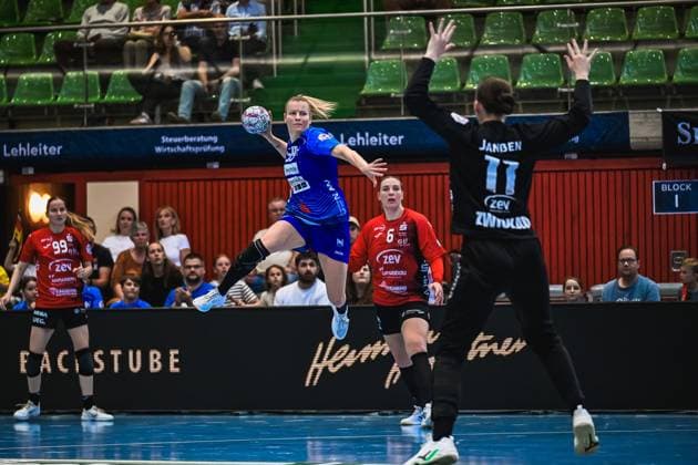 Scene with Lena Ivancok 29 Sport Union Neckarsulm , Annefleur Bruggeman 11 Sport Union Neckarsulm and Lilly Jansen 11 BSV Sachsen Zwickau Scene with Lena Ivancok 29 Sport Union Neckarsulm and Lilly Jansen 11 BSV Sachsen Zwickau Copyright: xspeedshotx