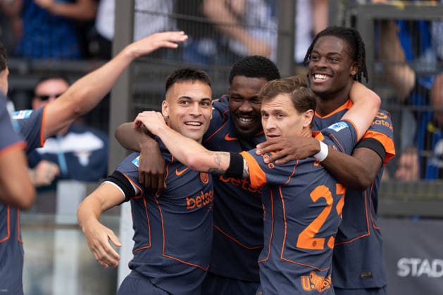 SS Lazio v FC Internazionale - Serie A Enilive Lautaro Martinez of FC Internazionale celebrates with his teammates after scoring first goal during the serie Serie A Enilive match between SS Lazio and FC Internazionale at Olimpico on May 09, 2026 in Rome, Italy Rome Stadio Olimpico Lazio Italy Copyright: xGiuseppexMaffiax 260509_SerieA_Lazio-Inter_GM_04950