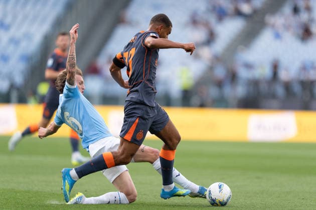 SS Lazio v FC Internazionale - Serie A Enilive Andy Diouf of FC Internazionale and Nicolo Rovella of SS Lazio compete for the ball during the serie Serie A Enilive match between SS Lazio and FC Internazionale at Olimpico on May 09, 2026 in Rome, Italy Rome Stadio Olimpico Lazio Italy Copyright: xGiuseppexMaffiax 260509_SerieA_Lazio-Inter_GM_05659