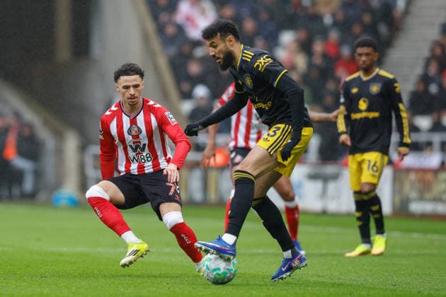 Sunderland v Manchester United, ManU Premier League Chemsdine Talbi of Sunderland closes down Noussair Mazraoui of Manchester United during the Sunderland v Manchester United Premier League match at the Stadium of Light, Sunderland, England on 9 May 2026 Credit: Craig Cowan Every Second Media Editorial use only. All images are copyright Every Second Media Limited. No images may be reproduced without prior permission. All rights reserved. Premier League and Football League images are subject to licensing agreements with Football DataCo Limited. see https: www.football-dataco.com Copyright: xIMAGO EveryxSecondxMediax ESM-1983-0093 CraigxCowanx xEveryxSecondxMediax