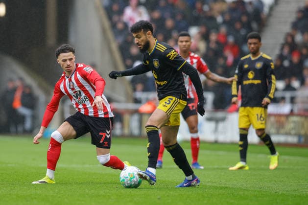 Sunderland v Manchester United, ManU Premier League Chemsdine Talbi of Sunderland closes down Noussair Mazraoui of Manchester United during the Sunderland v Manchester United Premier League match at the Stadium of Light, Sunderland, England on 9 May 2026 Credit: Craig Cowan Every Second Media Editorial use only. All images are copyright Every Second Media Limited. No images may be reproduced without prior permission. All rights reserved. Premier League and Football League images are subject to licensing agreements with Football DataCo Limited. see https: www.football-dataco.com Copyright: xIMAGO EveryxSecondxMediax ESM-1983-0094 CraigxCowanx xEveryxSecondxMediax