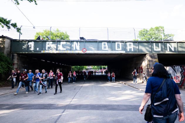 09 05 2026, Football, 2 Bundesliga, Season 2025 2026, Matchday 32, 1 FC Nürnberg FC Schalke 04, Fans on the way to the match, xRHR PHOTO YYx Copyright: KROEGER RHR-FOTOx RHR-FOTO YY