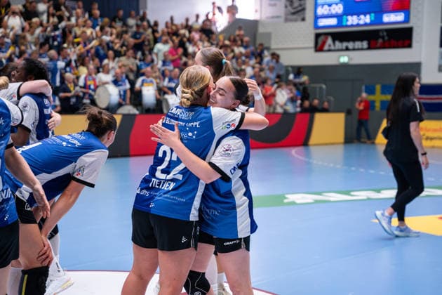 HSG Blomberg Lippe GER vs Thueringer HC GER Handball, 1 Handball Bundesliga Women, Semifinal, Game 3, 9 5 2026, Season 2025 2026, Blomberg Judith Tietjen HSG Blomberg Lippe, 22 and Carolin Jaron HSG Blomberg Lippe, 15 are happy after the victory against Thueringer HC GER and the entry into the final Blomberg Sporthalle an der Ulmenallee Germany