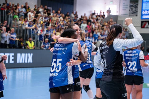 HSG Blomberg Lippe GER vs Thueringer HC GER Handball, 1 Handball Bundesliga Women, Semifinal, Game 3, 9 5 2026, Season 2025 2026, Blomberg Farrelle Njinkeu HSG Blomberg Lippe, 55 and Andrea Jacobsen HSG Blomberg Lippe, 04 are happy after the victory against Thueringer HC GER and the entry into the final Blomberg Sporthalle an der Ulmenallee Germany
