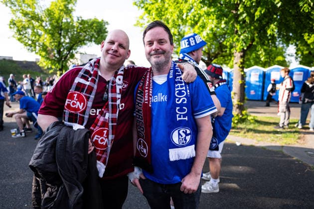 09 05 2026, Football, 2 Bundesliga, Season 2025 2026, Matchday 32, 1 FC Nürnberg FC Schalke 04, Fans of FC Schalke 04 on the way to the away match against 1 FC Nürnberg xRHR PHOTO YYx Copyright: KROEGER RHR-FOTOx RHR-FOTO YY