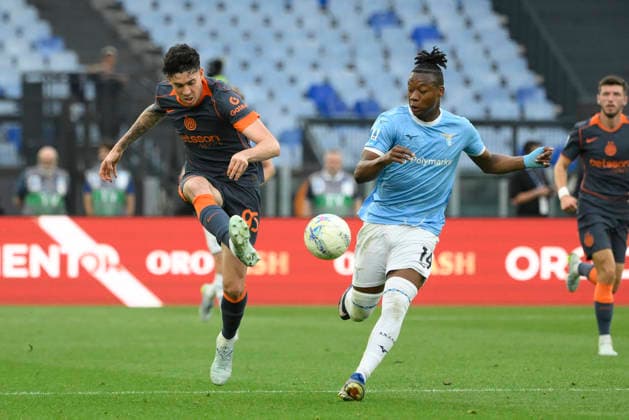 Inter Milan™s Alessandro Bastoni and Lazio™s Tijjani Noslin during the Serie A Enilive soccer match between SS Lazio and Inter - FC Internazionale at the Rome s Olympic stadium, Italy - Saturday, May 09, 2026. - Soccer.  Copyright: xFabrizioxCorradetti LaPressex