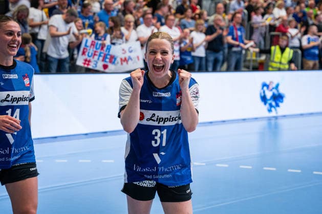 HSG Blomberg Lippe GER vs Thueringer HC GER Handball, 1 Handball Bundesliga Women, Semifinal, Game 3, 9 5 2026, Season 2025 2026, Blomberg Alexia Hauf HSG Blomberg Lippe, 31 cheers after the victory against Thueringer HC GER and the entry into the final Blomberg Sporthalle an der Ulmenallee Germany