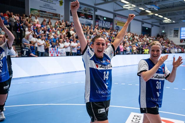 HSG Blomberg Lippe GER vs Thueringer HC GER Handball, 1 Handball Bundesliga Women, Semifinal, Game 3, 9 5 2026, Season 2025 2026, Blomberg Ona Vegue HSG Blomberg Lippe, 14 cheers after the victory against Thueringer HC GER and the entry into the final Blomberg Sporthalle an der Ulmenallee Germany