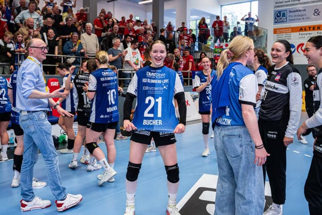 HSG Blomberg Lippe GER vs Thueringer HC GER Handball, 1 Handball Bundesliga Women, Semifinal, Game 3, 9 5 2026, Season 2025 2026, Blomberg Nieke Kuehne HSG Blomberg Lippe, 09 is happy after the victory against Thueringer HC GER and the entry into the final with the jersey of Nuria Bucher HSG Blomberg Lippe, 21 Blomberg Sporthalle an der Ulmenallee Germany