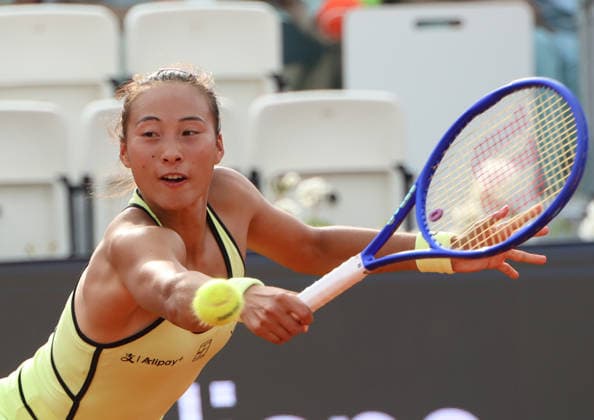 May 9, 2026, Rome, Lazio, Italy: QINWEN ZHENG of China during the match against J. Ostapenko of Latvia in the third round of tennis tournament WTA, Tennis Damen 1000 Internazionali BNL DÃ¢â‚¬â ¢Italia, Rome, Italy. Zheng lost 6:4, 4:6, 4:6. Rome Italy - ZUMAc278 20260509_zsp_c278_071 Copyright: xMarcinxCholewinskix