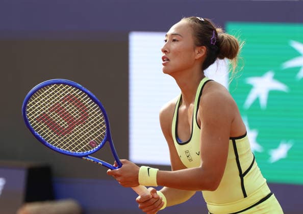 May 9, 2026, Rome, Lazio, Italy: QINWEN ZHENG of China during the match against J. Ostapenko of Latvia in the third round of tennis tournament WTA, Tennis Damen 1000 Internazionali BNL DÃ¢â‚¬â ¢Italia, Rome, Italy. Zheng lost 6:4, 4:6, 4:6. Rome Italy - ZUMAc278 20260509_zsp_c278_072 Copyright: xMarcinxCholewinskix