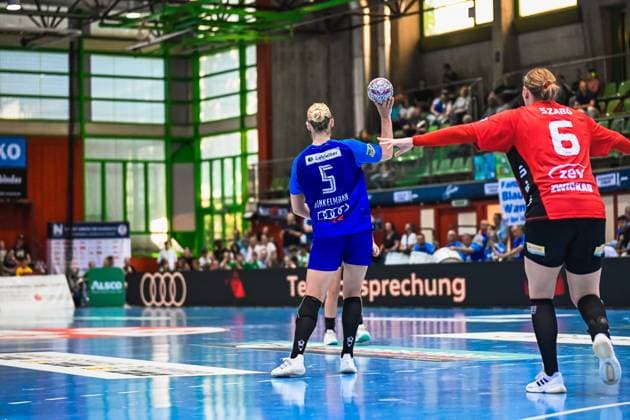 Scene with Kim Hinkelmann 5 Sport Union Neckarsulm and 6 BSV Sachsen Zwickau in the Ballei Scene with Kim Hinkelmann 5 Sport Union Neckarsulm and 6 BSV Sachsen Zwickau Copyright: xspeedshotx