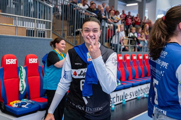 HSG Blomberg Lippe GER vs Thueringer HC GER Handball, 1 Handball Bundesliga Women, Semifinal, Game 3, 9 5 2026, Season 2025 2026, Blomberg Nicole Roth HSG Blomberg Lippe, 61 cheers after the victory against Thueringer HC GER and the entry into the final Blomberg Sporthalle an der Ulmenallee Germany