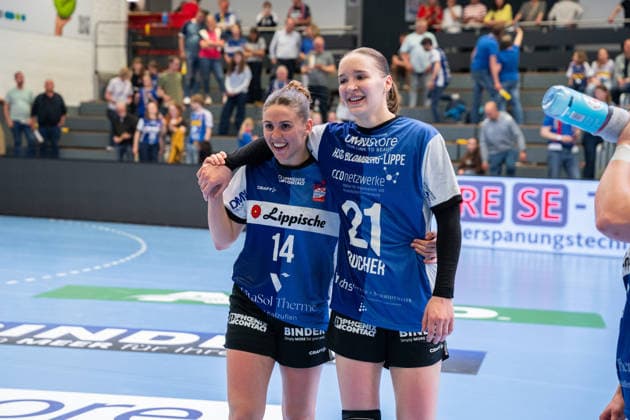 HSG Blomberg Lippe GER vs Thueringer HC GER Handball, 1 Handball Bundesliga Women, Semifinal, Game 3, 9 5 2026, Season 2025 2026, Blomberg Ona Vegue HSG Blomberg Lippe, 14 and Nieke Kuehne HSG Blomberg Lippe, 09 are happy after the victory against Thueringer HC GER and the entry into the final Blomberg Sporthalle an der Ulmenallee Germany