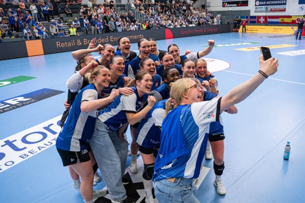 HSG Blomberg Lippe GER vs Thueringer HC GER Handball, 1 Handball Bundesliga Women, Semifinal, Game 3, 9 5 2026, Season 2025 2026, Blomberg The players of HSG Blomberg Lippe GER take a selfie after the victory against Thueringer HC GER and the entry into the final Blomberg Sporthalle an der Ulmenallee Germany