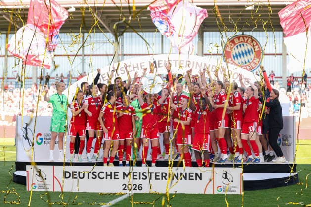 The footballers of FC Bayern Muenchen are the German champions, champions, championship celebration, group photo, championship trophy, GER, FC Bayern Muenchen vs Eintracht Frankfurt, Football, Google Pixel Womens Bundesliga, 25 Matchday, Season 2025 2026, 09 05 2026, DFL DFB REGULATIONS PROHIBIT ANY USE OF PHOTOGRAPHS as IMAGE SEQUENCES and or QUASI VIDEO, GER, FC Bayern Muenchen vs Eintracht Frankfurt, Football, Google Pixel Womens Bundesliga, 25 Matchday, Season 2025 2026, 09 05 2026 Muenchen Copyright: xEibner-Pressefoto JennixMaulx EP_JML