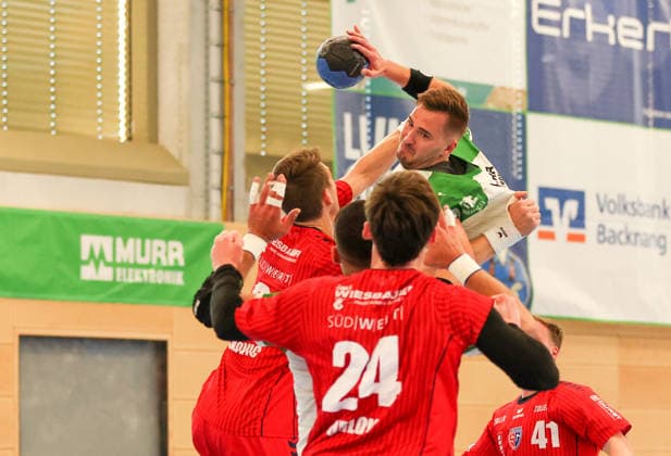 09 05 2026, Germany, Backnang, Handball 2 Bundesliga, HC Oppenweiler Backnang vs SG BBM Bietigheim, f l Nikola Vlahovic BBM , Niklas Diebel HC , Maxim Orlov BBM