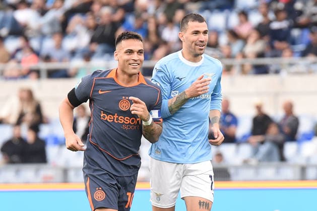 IPA84520879 - Lautaro Martinez of FC Internazionale and Alessio Romagnoli of SS Lazio during the Serie A Enelive match between SS Lazio vs FC Internazionale at Olimpico Stadium  Copyright: xAgostinoxGemito IPAxSportx xx 84520879