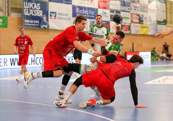 09 05 2026, Germany, Backnang, Handball 2 Bundesliga, HC Oppenweiler Backnang vs SG BBM Bietigheim, f l Nikola Vlahovic BBM , Ruben Carlos Mota de Sousa HC , Maxim Orlov BBM