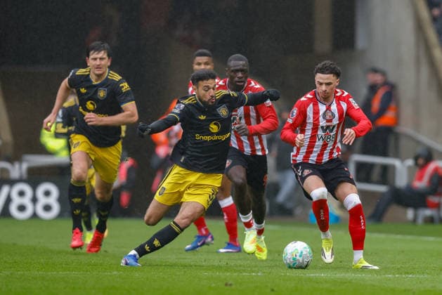 Sunderland v Manchester United, ManU Premier League Noussair Mazraoui of Manchester United battles with Chemsdine Talbi of Sunderland during the Sunderland v Manchester United Premier League match at the Stadium of Light, Sunderland, England on 9 May 2026 Credit: Craig Cowan Every Second Media Editorial use only. All images are copyright Every Second Media Limited. No images may be reproduced without prior permission. All rights reserved. Premier League and Football League images are subject to licensing agreements with Football DataCo Limited. see https: www.football-dataco.com Copyright: xIMAGO EveryxSecondxMediax ESM-1983-0121 CraigxCowanx xEveryxSecondxMediax