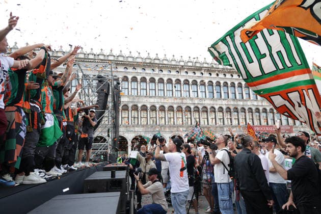 May 9, 2026, Venezia, Italy, Italy: Celebrations by Venezia FC and its fans after winning the Serie BKT championship and securing promotion to Serie A on 9 May, 2026, Venezia, Italy Venezia Italy - ZUMAr199 20260509_zsp_r199_206 Copyright: xMattiaxRadonix