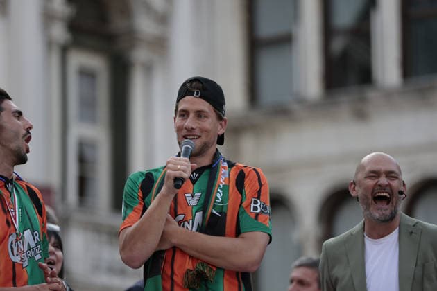 IPA84521291 - Venezia s MICHAEL SVOBODA Celebrations by Venezia FC and its fans after winning the Serie BKT championship and securing promotion to Serie A on 9 May, 2026, Venezia, Italy  Copyright: xMattiaxRadoni IPAxSportx xx 84521291