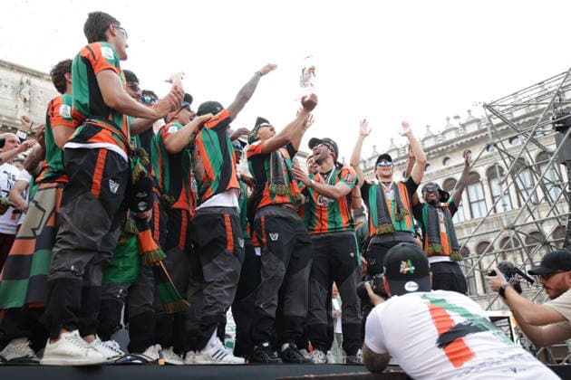 IPA84521299 - Celebrations by Venezia FC and its fans after winning the Serie BKT championship and securing promotion to Serie A on 9 May, 2026, Venezia, Italy  Copyright: xMattiaxRadoni IPAxSportx xx 84521299
