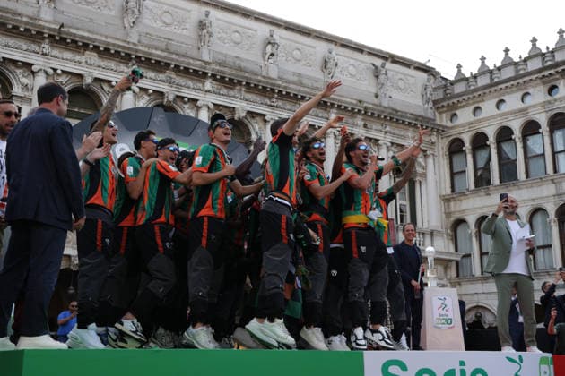 IPA84521300 - Celebrations by Venezia FC and its fans after winning the Serie BKT championship and securing promotion to Serie A on 9 May, 2026, Venezia, Italy  Copyright: xMattiaxRadoni IPAxSportx xx 84521300