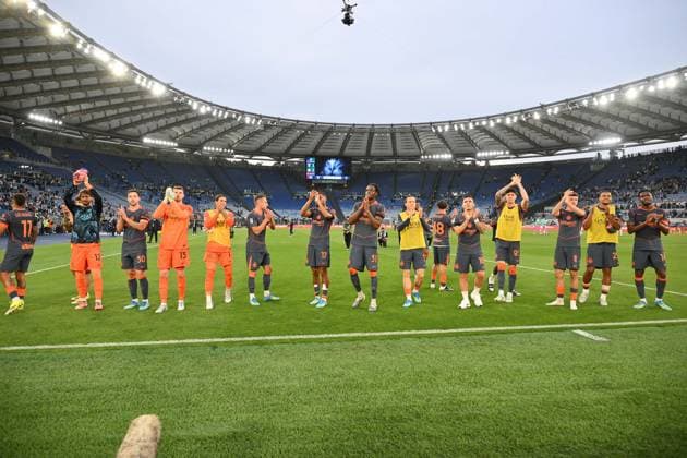 IPA84521301 - Inter s players celebrate their victory at the end of the match during the match of 38th day of the Serie A Championship between S.S. Lazio and F.C. Inter at the Olimpico Stadium on May 9, 2026 in Rome, Italy. during SS Lazio vs Inter - FC Internazionale, Italian soccer Serie A match in Rome, Italy, May 09 2026  Copyright: xRobertoxRamaccia IPAxSportx xx 84521301