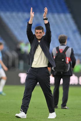 IPA84521312 - Cristian Chivu head coach of FC Inter applauds the travelling fans after the final whistle during the match of 38th day of the Serie A Championship between S.S. Lazio and F.C. Inter at the Olimpico Stadium on May 9, 2026 in Rome, Italy. during SS Lazio vs Inter - FC Internazionale, Italian soccer Serie A match in Rome, Italy, May 09 2026  Copyright: xRobertoxRamaccia IPAxSportx xx 84521312