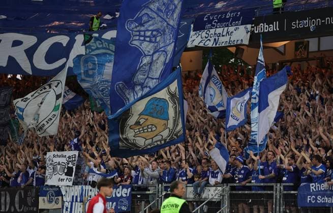09 05 2026 Soccer Season 2025 2026 2 Soccer Bundesliga 33 Matchday 1 FC Nürnberg FCN Club FC Schalke 04 S04 Gelsenkirchen Sportfoto Zink DaMa xdaxmax DFL regulations prohibit any use of photographs as image sequences and or quasi video only for editorial use Symbolbild Symbolfoto Feature Impression Zuschauer Publikum Fans of FC Schalke 04 cheer on Team Team S04