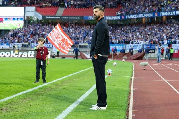 Head coach Miron Muslic FC Schalke 04 , 1 FC Nuernberg vs FC Schalke 04, Football, Men, 2 Bundesliga, DFL, Season 2025 2026, 33 Matchday, Second round, 09 05 2026 DFB regulations prohibit any use of photographs as image sequences and or quasi video Nuernberg Bayern Germany Copyright: xkolbert-press MartinxAgüerax