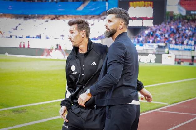 Head coach Miron Muslic FC Schalke 04 and head coach Miroslave Klose 1 FC Nuernberg greet each other, 1 FC Nuernberg vs FC Schalke 04, Football, Men, 2 Bundesliga, DFL, Season 2025 2026, 33 Matchday, Second round, 09 05 2026 DFB regulations prohibit any use of photographs as image sequences and or quasi video Nuernberg Bayern Germany Copyright: xkolbert-press MartinxAgüerax